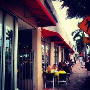 2012-09-18 PM 07-42 miamiherald Sidewalk cafes (North Beach)